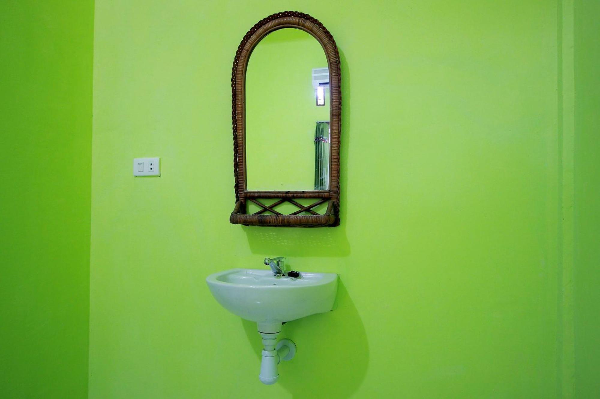 Oyo 2585 Sherren Guest House Lubuklinggau Bagian luar foto