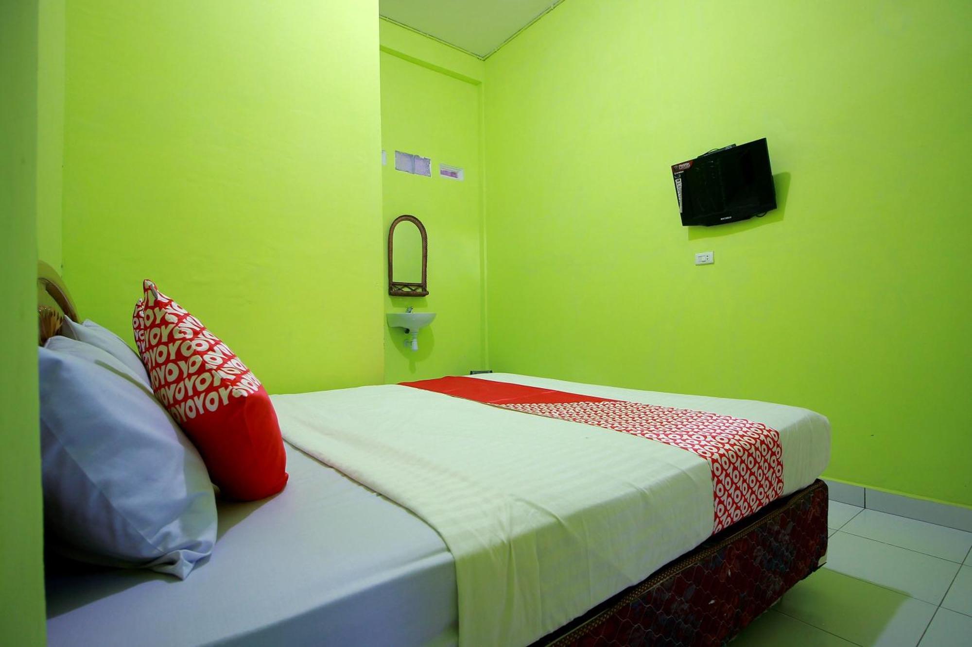 Oyo 2585 Sherren Guest House Lubuklinggau Bagian luar foto