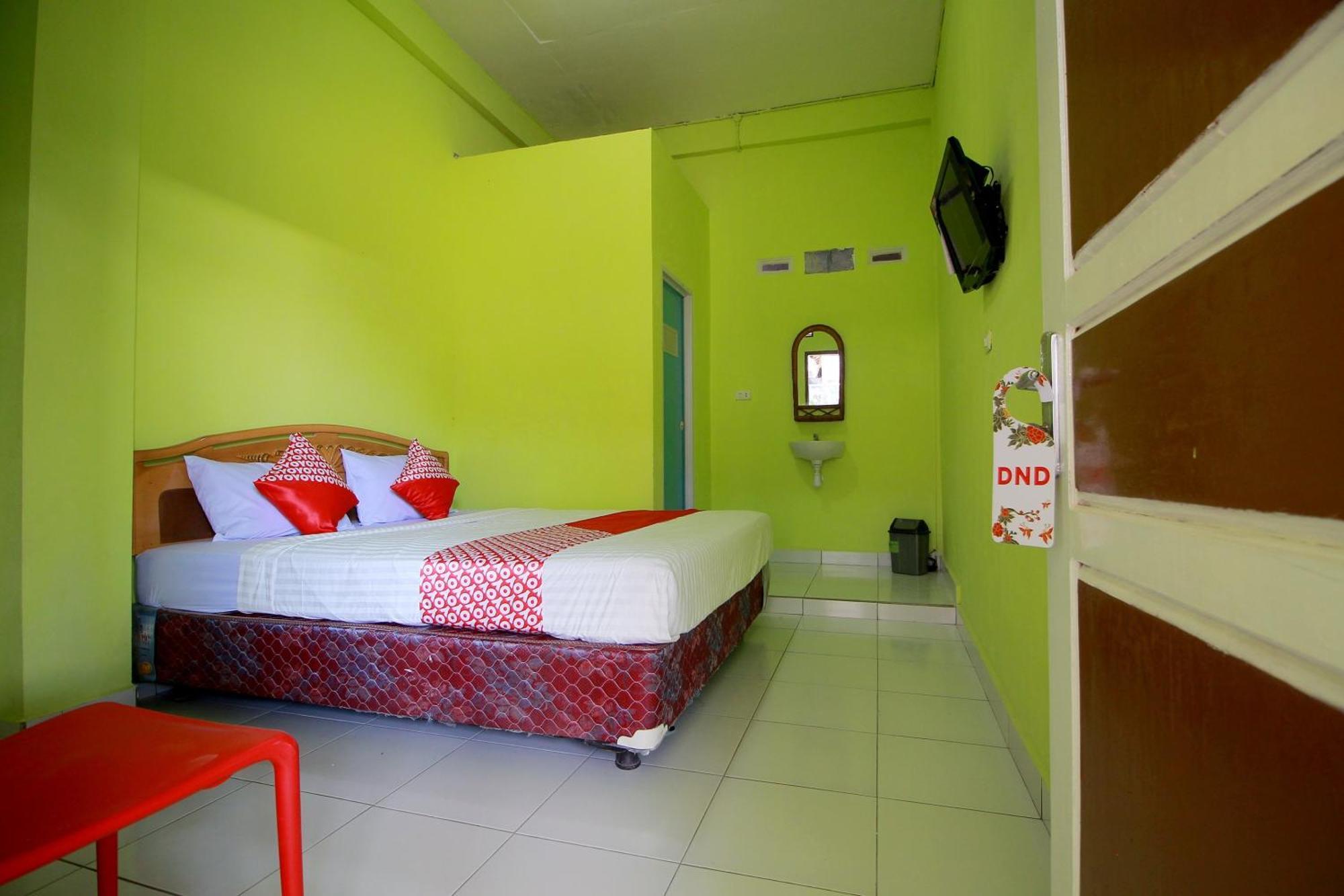Oyo 2585 Sherren Guest House Lubuklinggau Bagian luar foto
