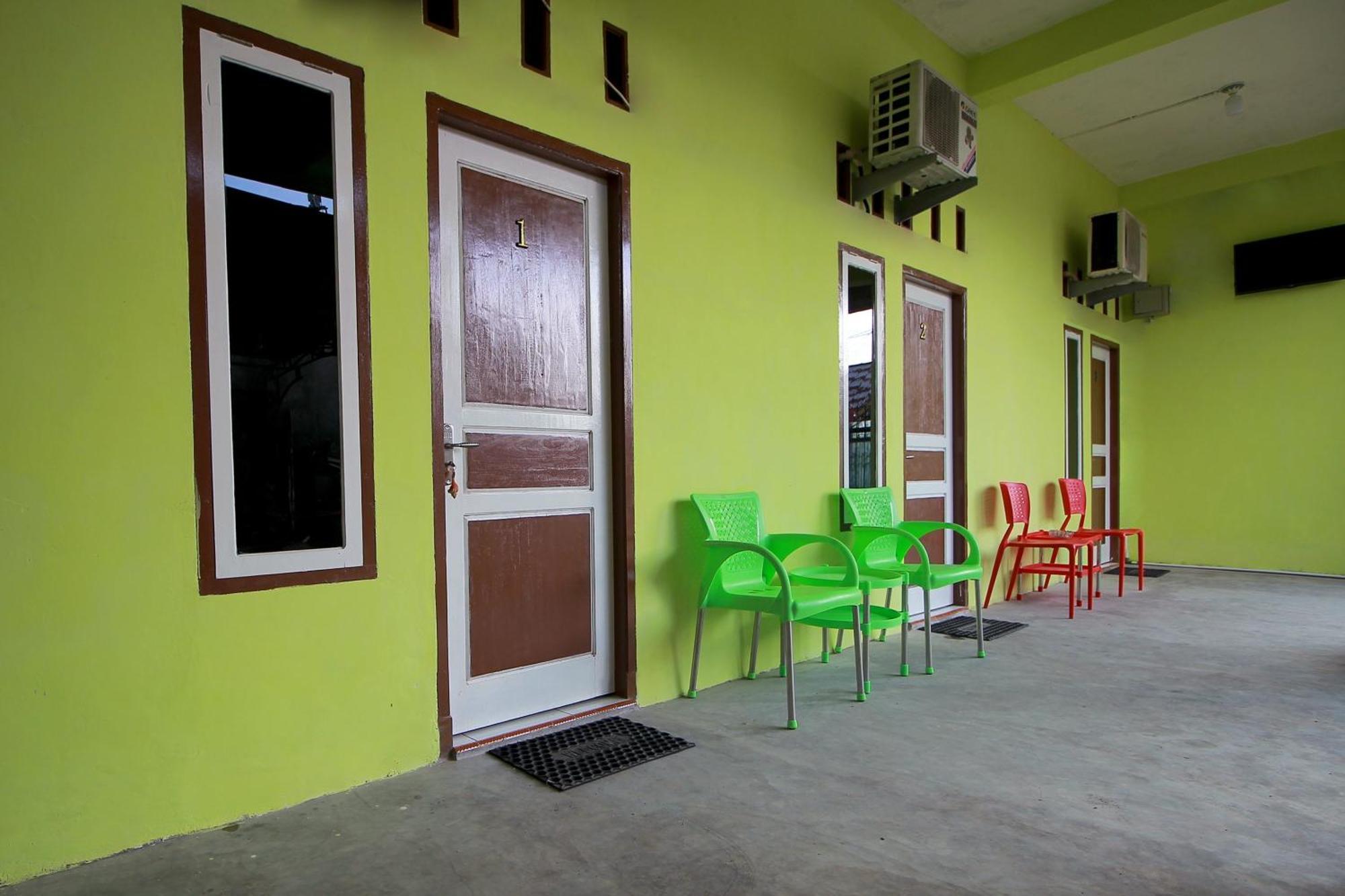 Oyo 2585 Sherren Guest House Lubuklinggau Bagian luar foto