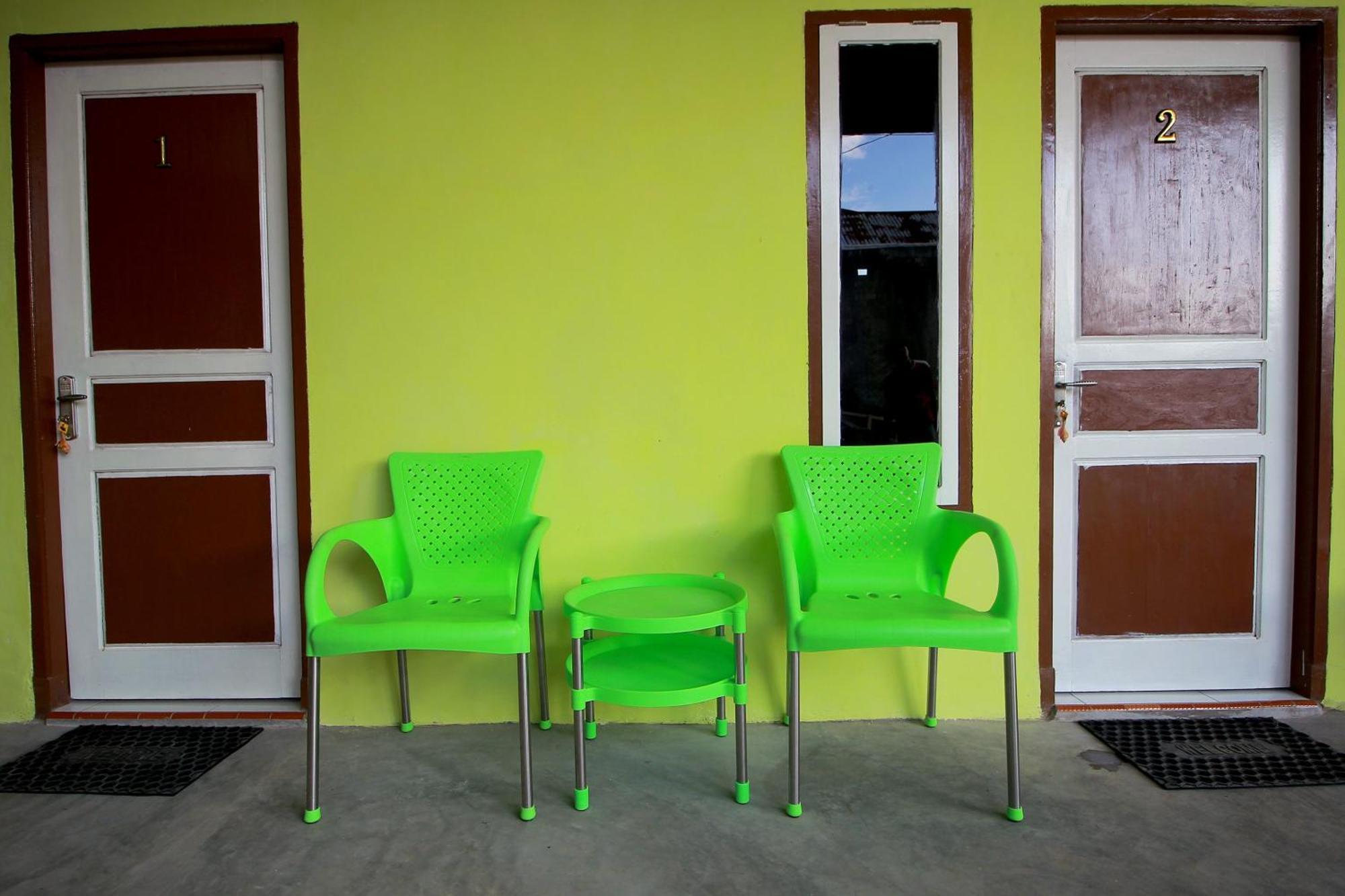Oyo 2585 Sherren Guest House Lubuklinggau Bagian luar foto
