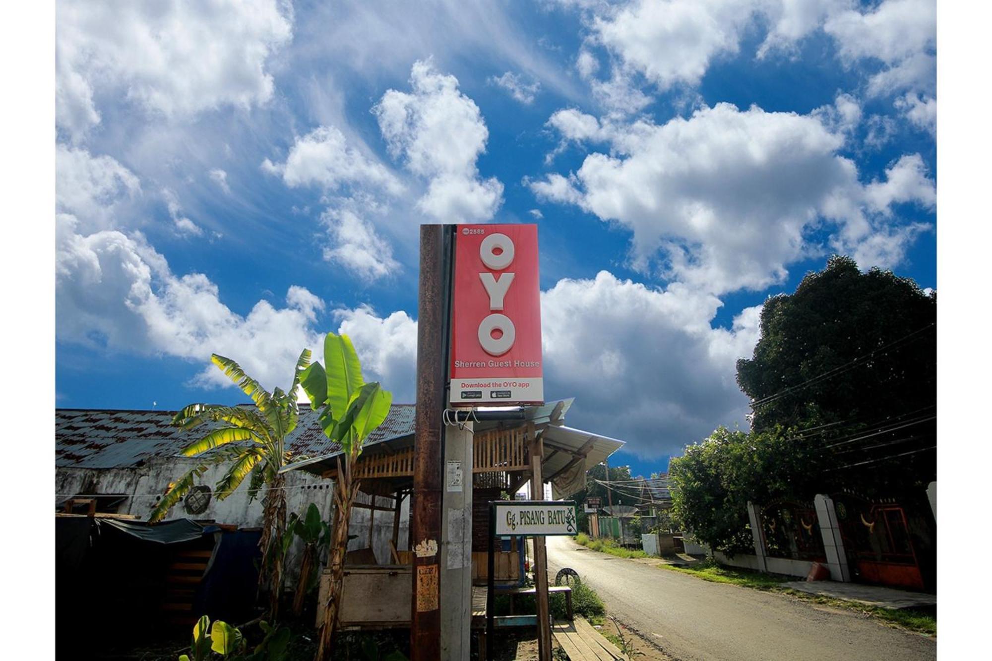 Oyo 2585 Sherren Guest House Lubuklinggau Bagian luar foto