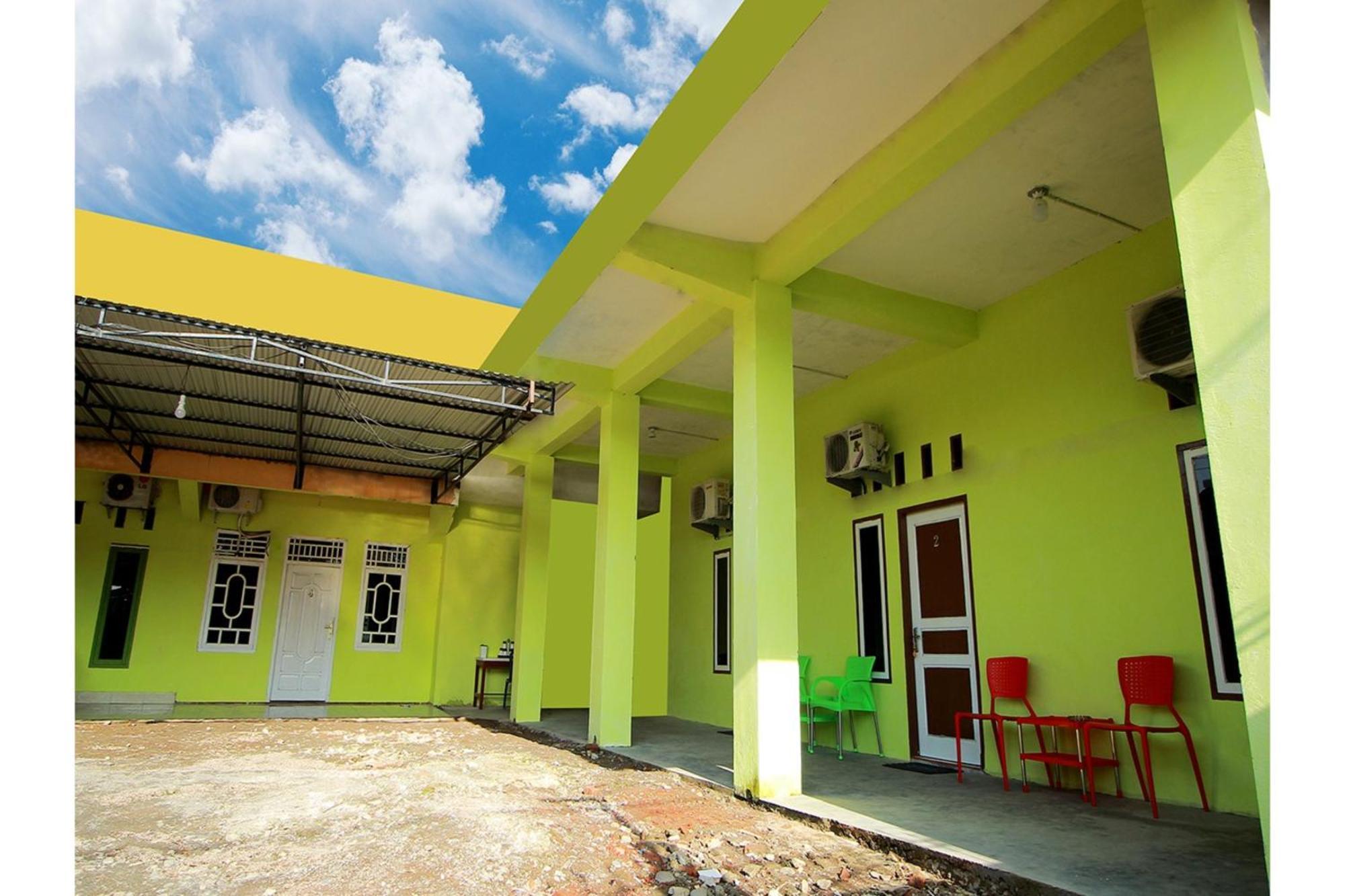 Oyo 2585 Sherren Guest House Lubuklinggau Bagian luar foto